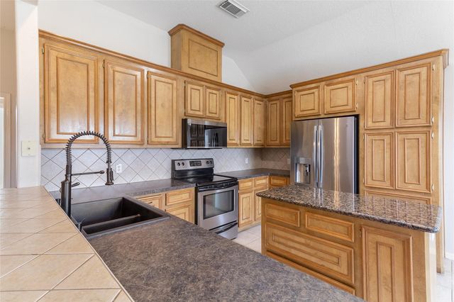 105 Hummingbird Court, Richwood, TX 77566