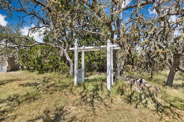 152 N Rolling Oaks Dr, Harper, TX 78631