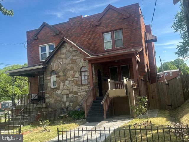 5237 AMES STREET, Washington, DC 20019