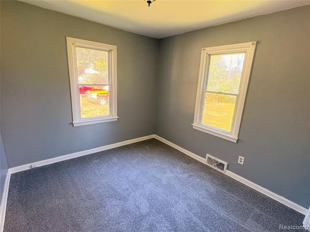 2254 E Bergin Avenue, Burton, MI 48529