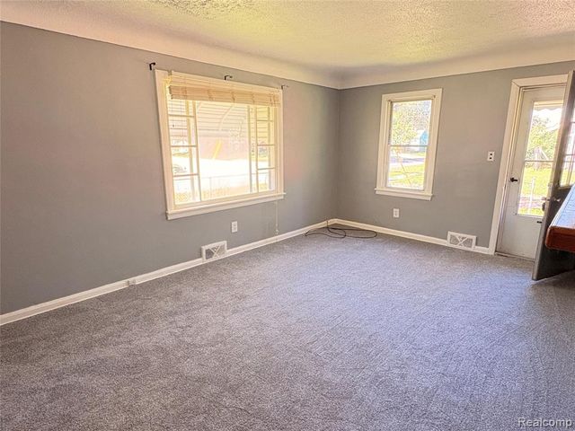 2254 E Bergin Avenue, Burton, MI 48529