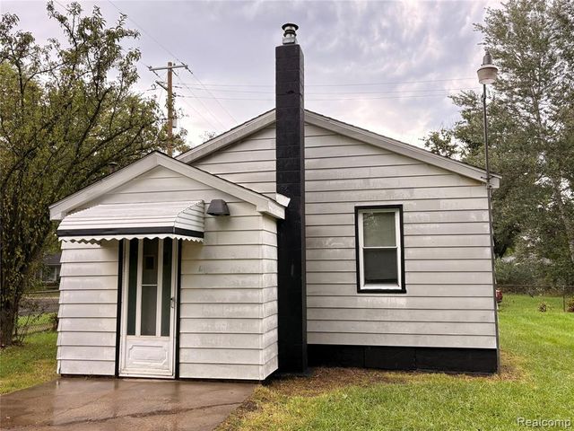 2254 E Bergin Avenue, Burton, MI 48529