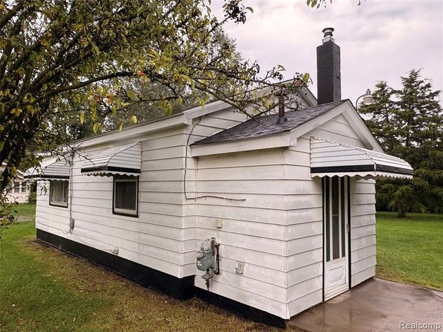 2254 E Bergin Avenue, Burton, MI 48529