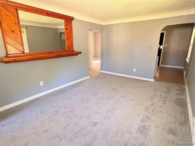 2254 E Bergin Avenue, Burton, MI 48529