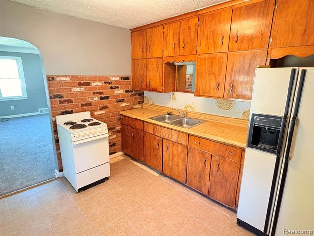 2254 E Bergin Avenue, Burton, MI 48529