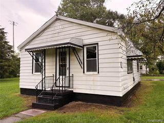 2254 E Bergin Avenue, Burton, MI 48529