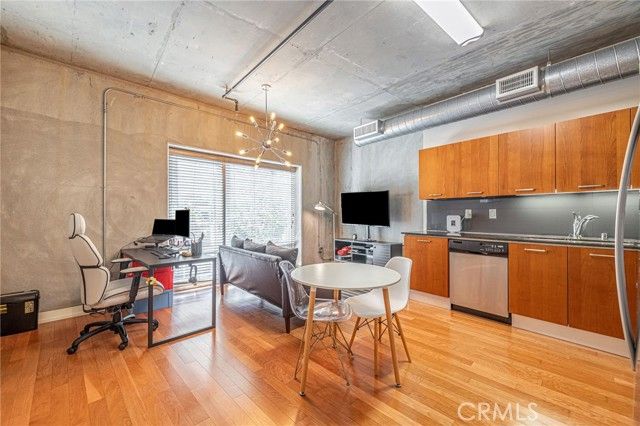 645 W 9th 301, Los Angeles, CA 90015