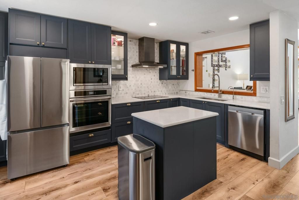 Image 13 of property listing at 8647 Circle R Valley Ln, Escondido, CA 92026