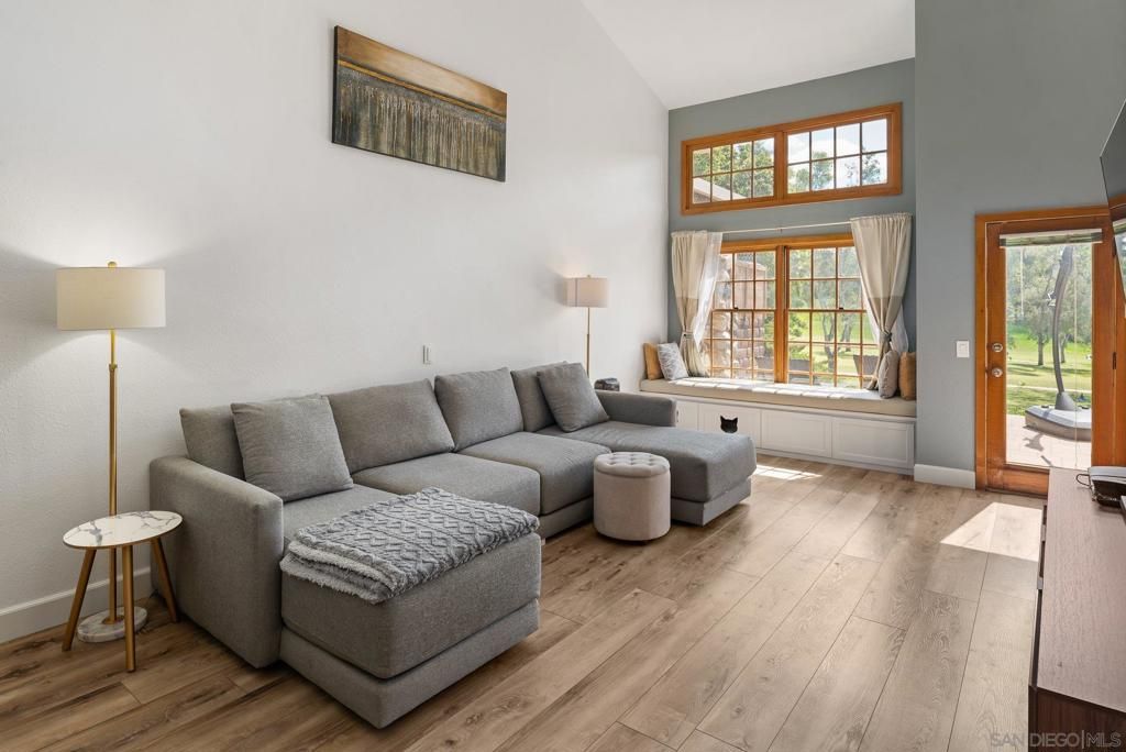 Image 18 of property listing at 8647 Circle R Valley Ln, Escondido, CA 92026