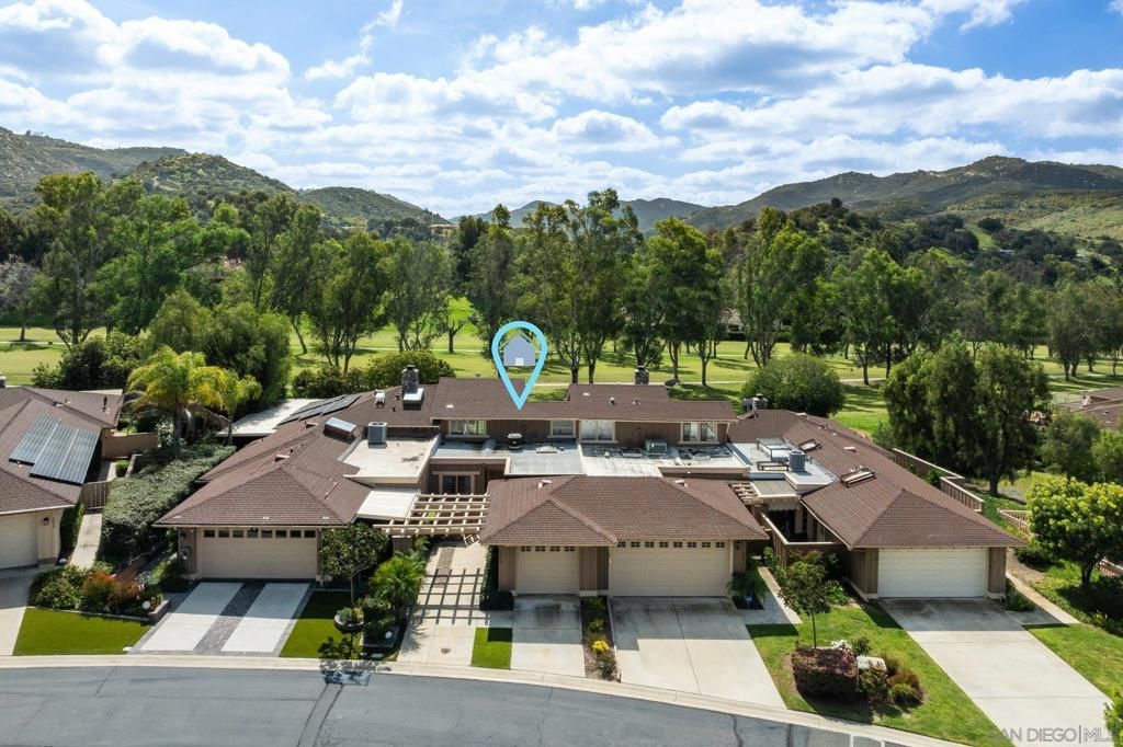 Image 2 of property listing at 8647 Circle R Valley Ln, Escondido, CA 92026