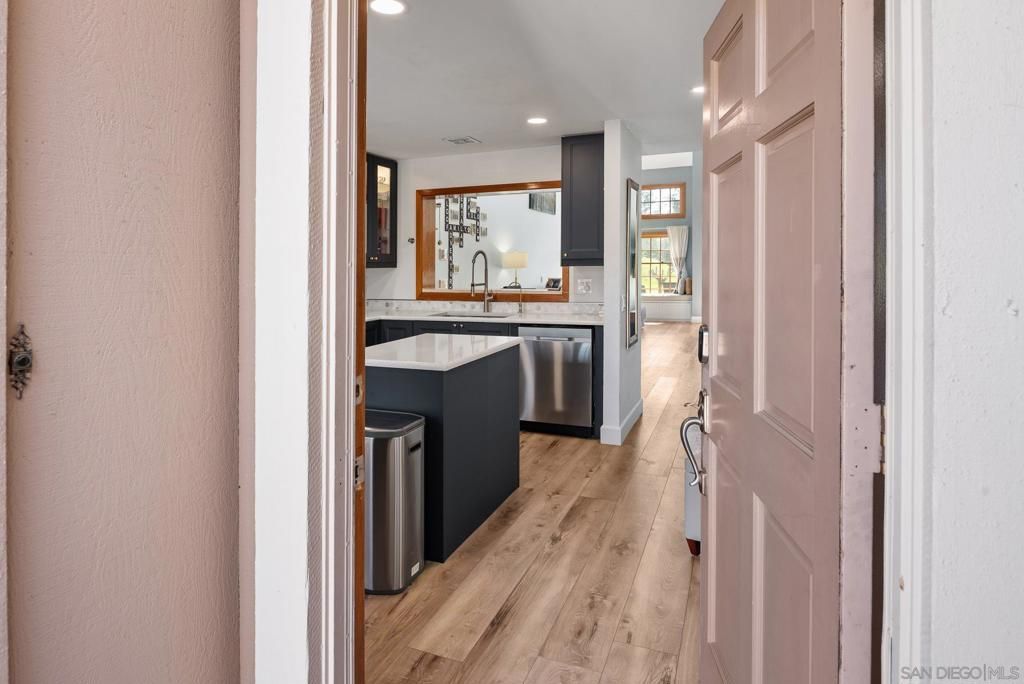 Image 6 of property listing at 8647 Circle R Valley Ln, Escondido, CA 92026