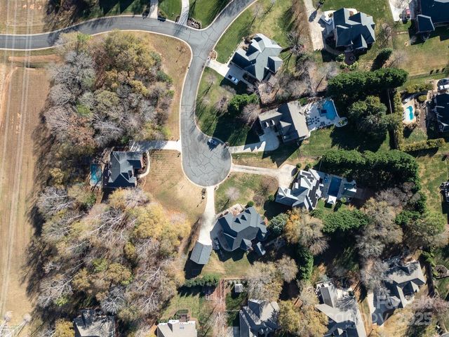 3048 Patrick Place Circle 10, Clover, SC 29710