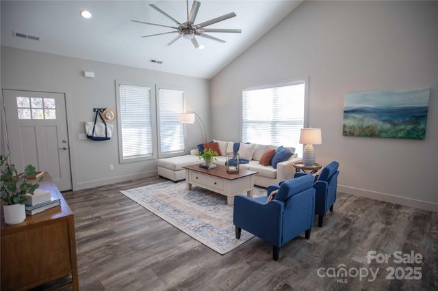 37 S Edgewood Road, Asheville, NC 28803