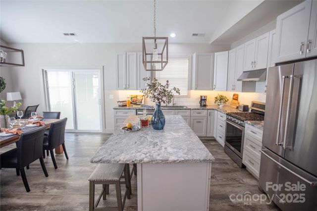 37 S Edgewood Road, Asheville, NC 28803