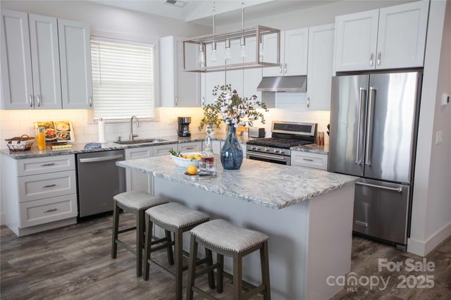 37 S Edgewood Road, Asheville, NC 28803