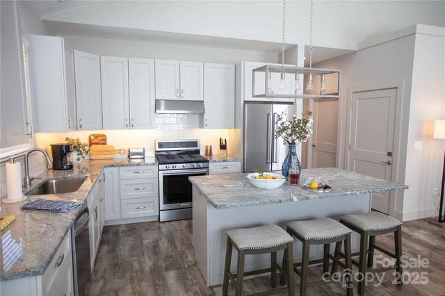 37 S Edgewood Road, Asheville, NC 28803