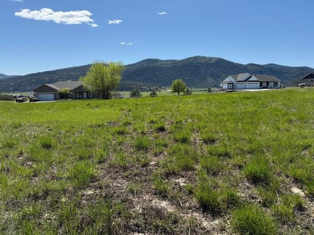 000 Pinebrook Dr, Chewelah, WA 99109