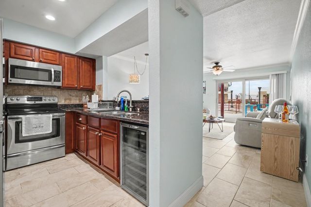 7312 Seawall Boulevard 103, Galveston, TX 77551
