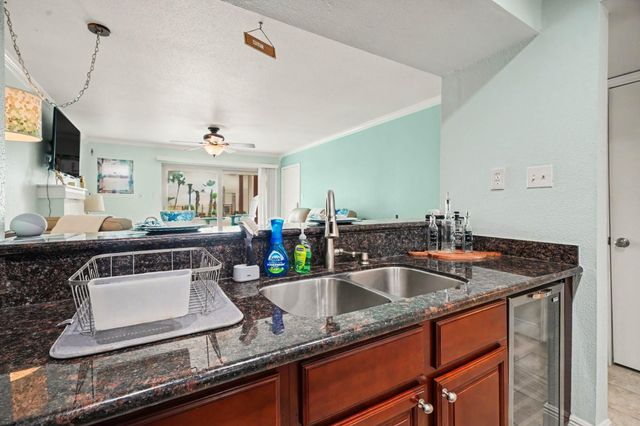 7312 Seawall Boulevard 103, Galveston, TX 77551