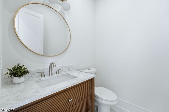 30 Grand Ter, Livingston Twp., NJ 07039