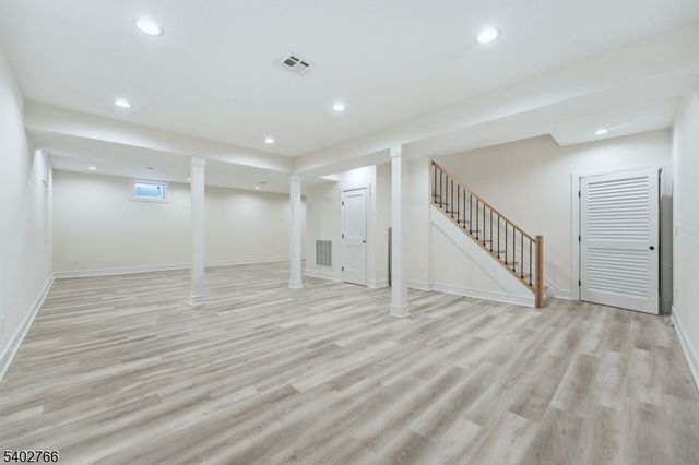30 Grand Ter, Livingston Twp., NJ 07039