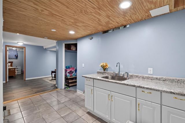 1587 Ruth Street N, Saint Paul, MN 55119
