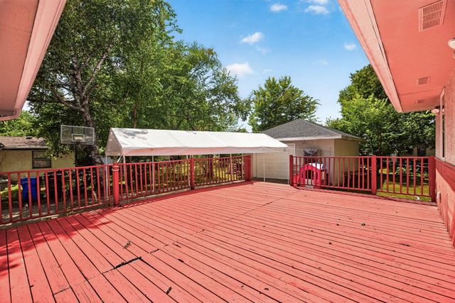 1587 Ruth Street N, Saint Paul, MN 55119