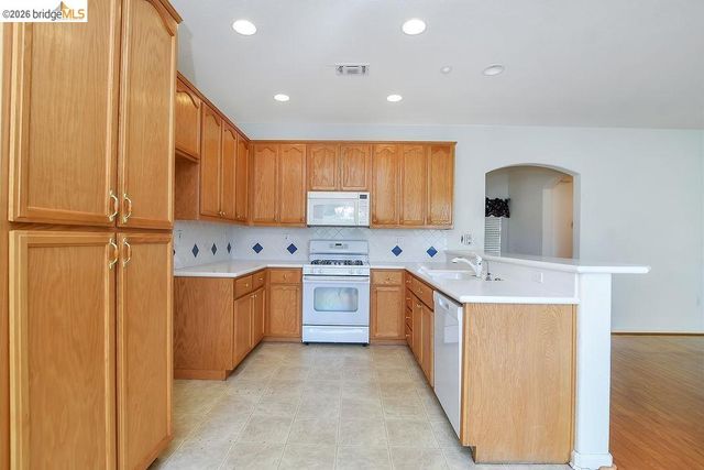 987 Centennial Dr, Brentwood, CA 94513