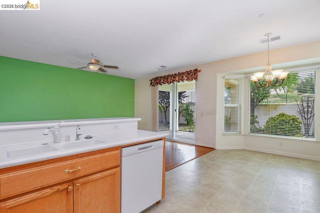 987 Centennial Dr, Brentwood, CA 94513