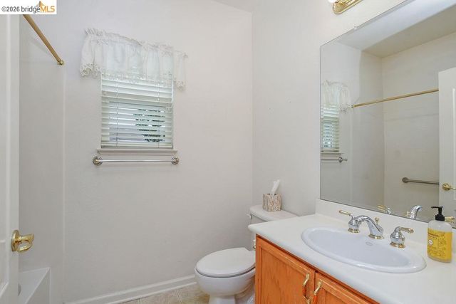 987 Centennial Dr, Brentwood, CA 94513