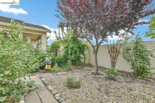 987 Centennial Dr, Brentwood, CA 94513