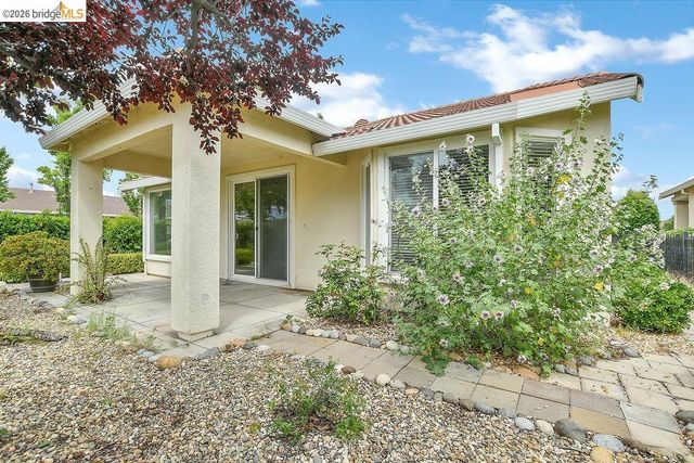 987 Centennial Dr, Brentwood, CA 94513