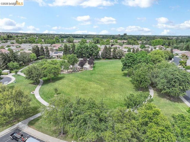 987 Centennial Dr, Brentwood, CA 94513