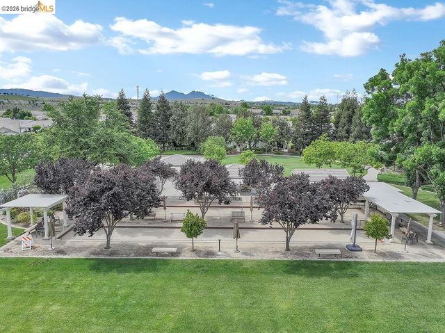 987 Centennial Dr, Brentwood, CA 94513