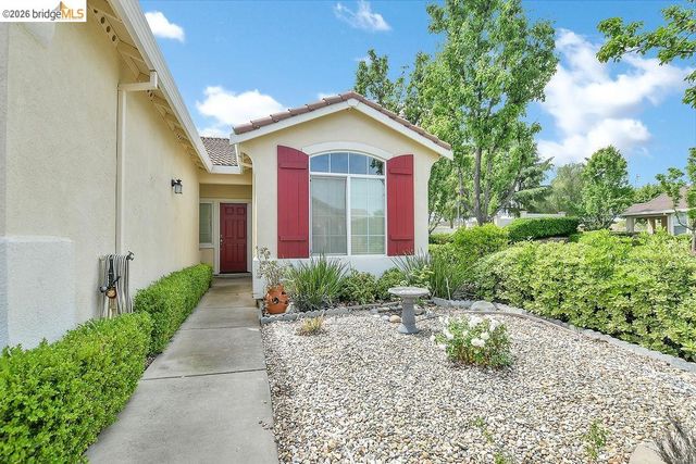 987 Centennial Dr, Brentwood, CA 94513