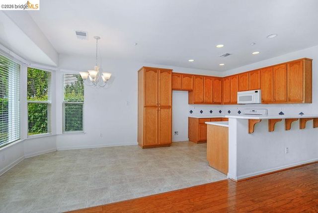 987 Centennial Dr, Brentwood, CA 94513