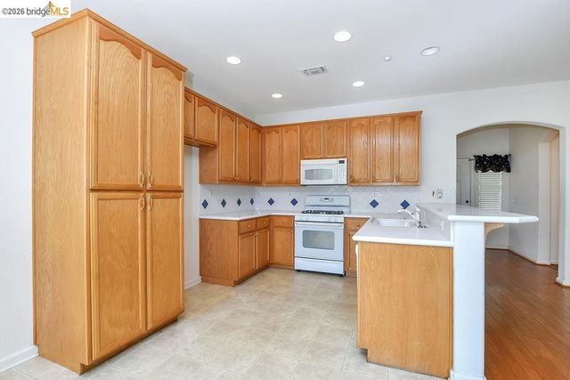 987 Centennial Dr, Brentwood, CA 94513