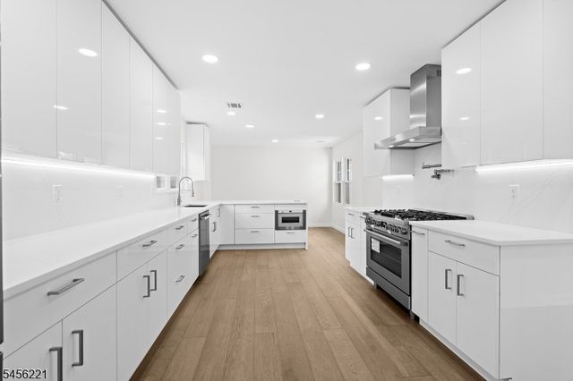 2 Kenneth Ave, Fair Lawn Boro, NJ 07410
