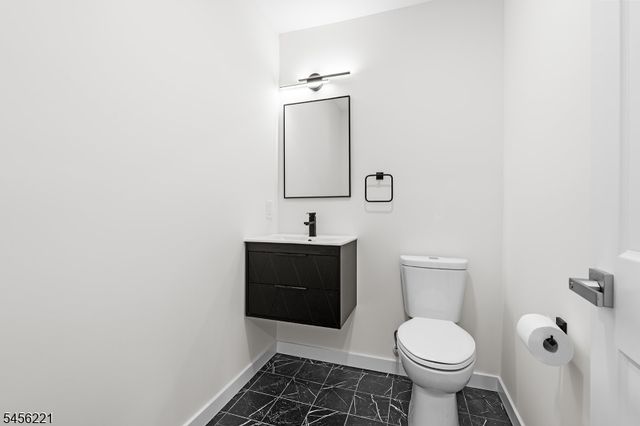 2 Kenneth Ave, Fair Lawn Boro, NJ 07410