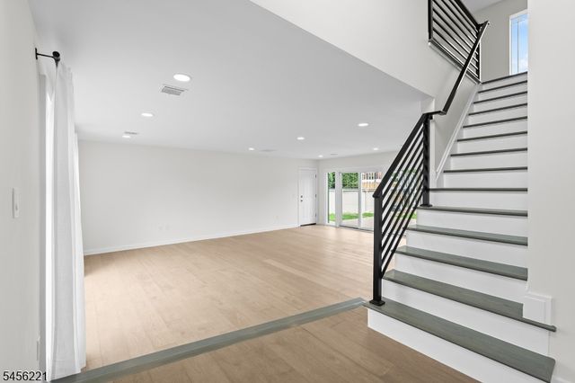 2 Kenneth Ave, Fair Lawn Boro, NJ 07410