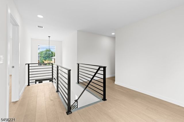 2 Kenneth Ave, Fair Lawn Boro, NJ 07410