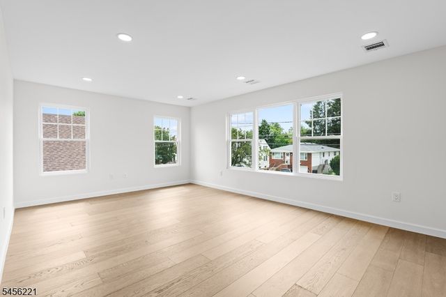 2 Kenneth Ave, Fair Lawn Boro, NJ 07410