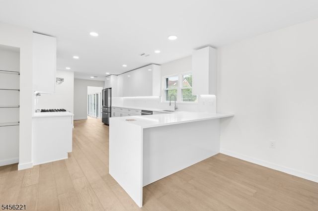 2 Kenneth Ave, Fair Lawn Boro, NJ 07410
