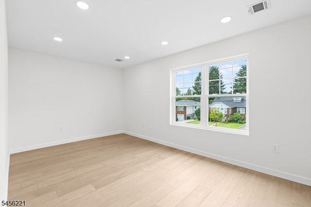 2 Kenneth Ave, Fair Lawn Boro, NJ 07410
