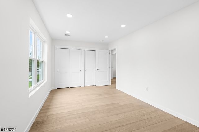 2 Kenneth Ave, Fair Lawn Boro, NJ 07410