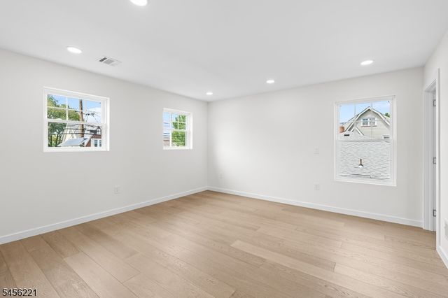 2 Kenneth Ave, Fair Lawn Boro, NJ 07410