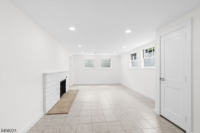 2 Kenneth Ave, Fair Lawn Boro, NJ 07410