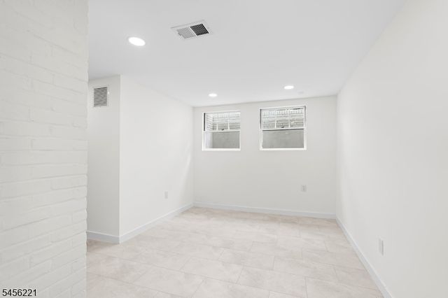 2 Kenneth Ave, Fair Lawn Boro, NJ 07410