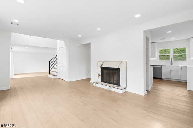 2 Kenneth Ave, Fair Lawn Boro, NJ 07410