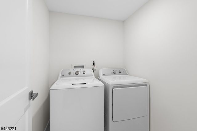 2 Kenneth Ave, Fair Lawn Boro, NJ 07410